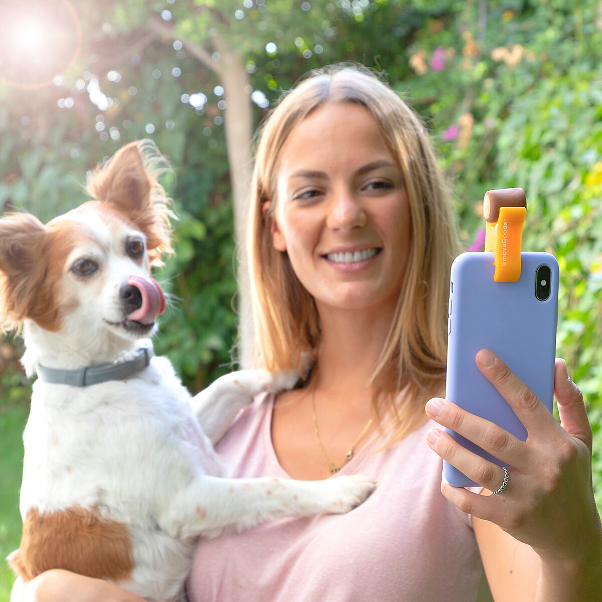 Selfie clip designed for pets