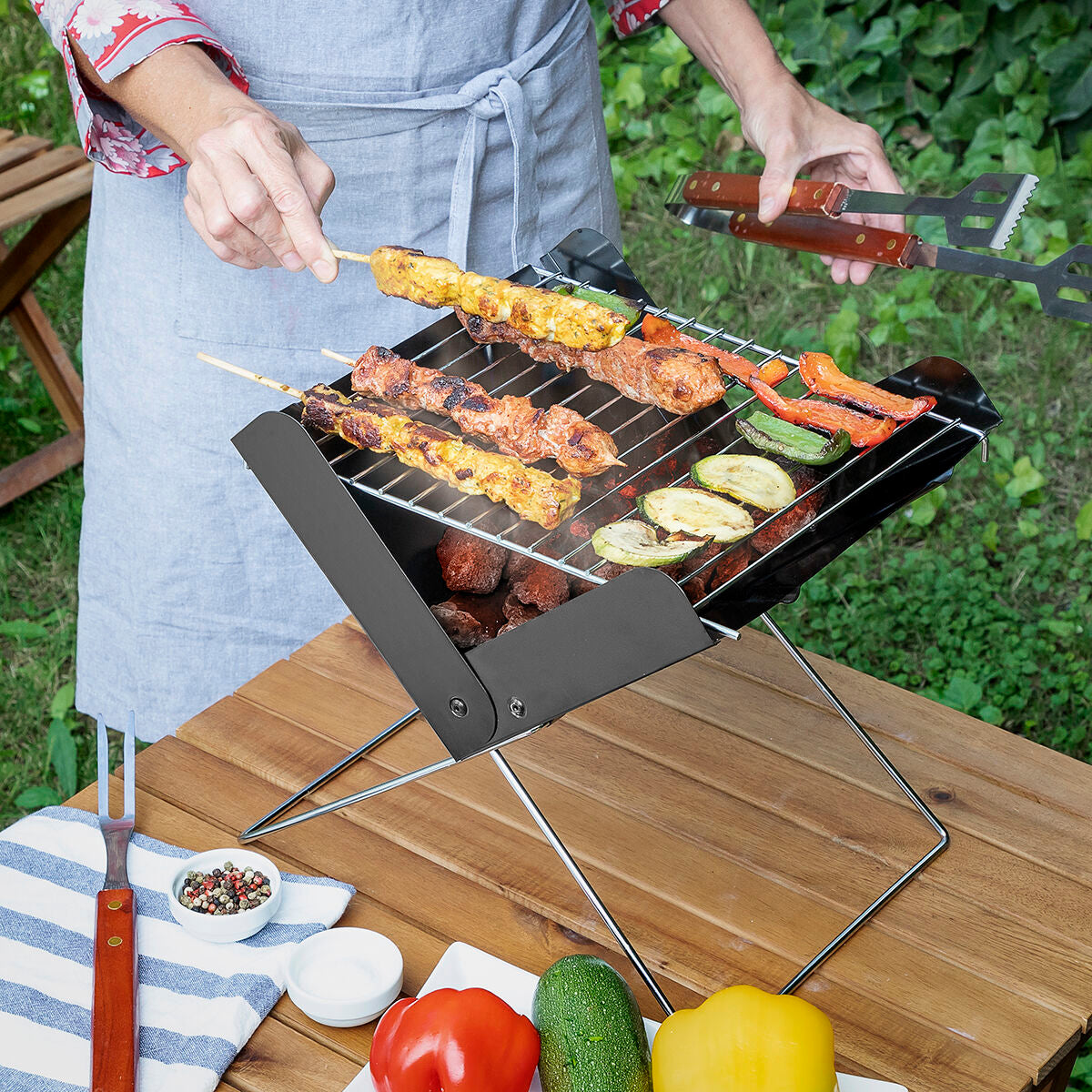 Portable charcoal barbecue