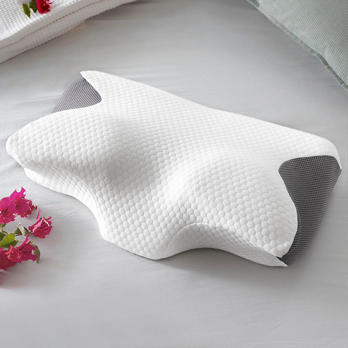 Neck pillow with ergonomic contours